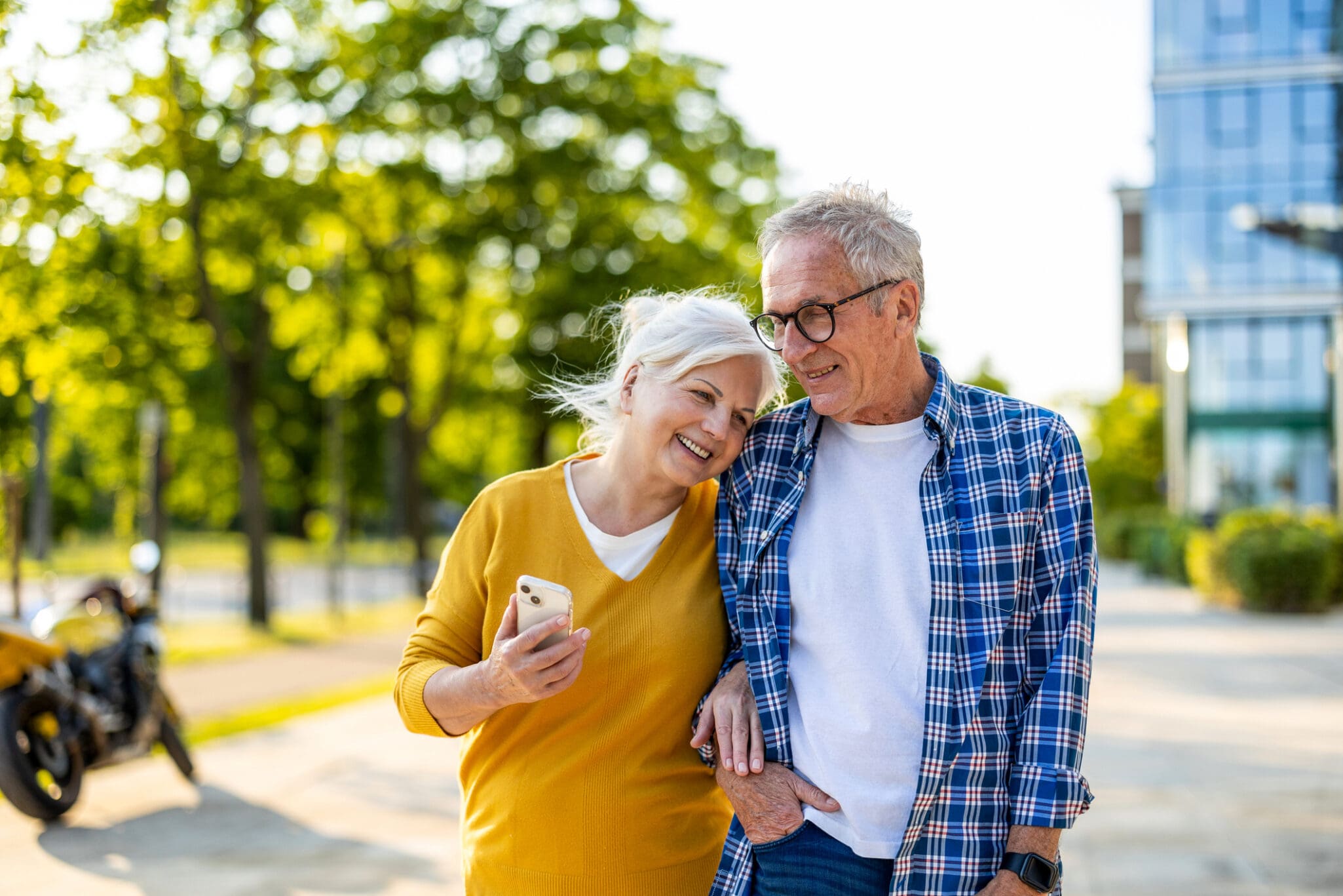 Senior couple discovering cultural opportunities in Towson and Baltimore near Blakehurst, a senior living community in MD.